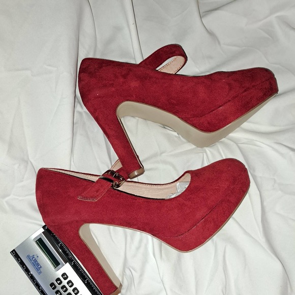 NEW JUMIX Europe - Rich Red Suede 4 inch pumps SZ 38 EU /7 US - Picture 3 of 8